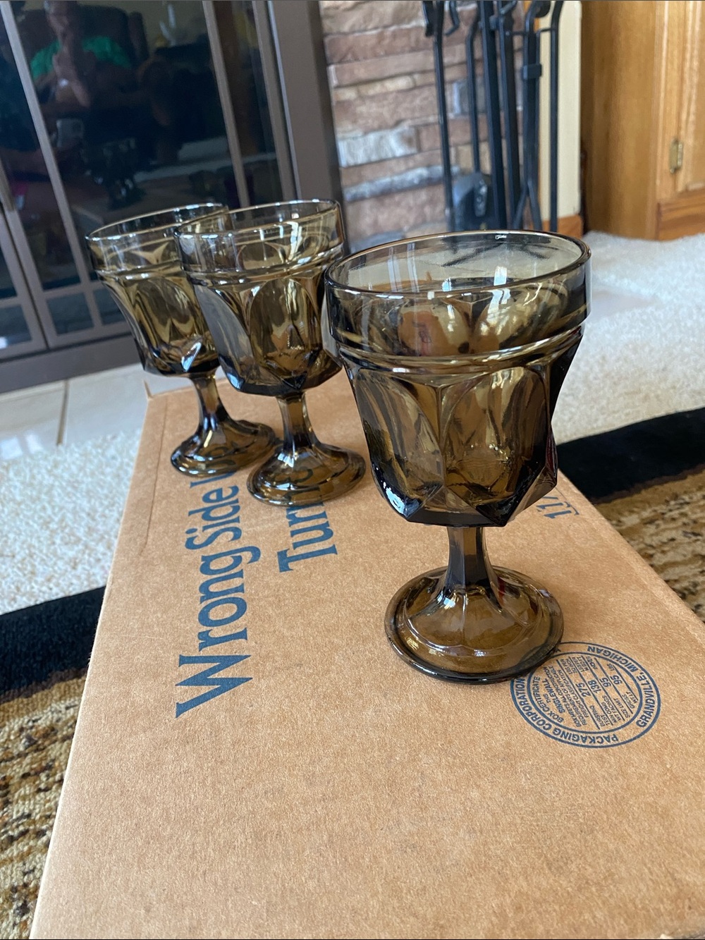 Smoky Brown Vintage-Style Goblet Glasses - Set of 3